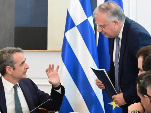 Καταιγίδα δικογραφιών απειλεί την κυβέρνηση Μητσοτάκη