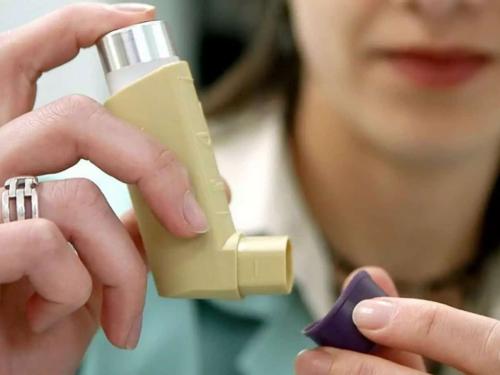 Η Τριχόπτωση και οι Επιπτώσεις από τα Σαμπουάν: Τι Πρέπει να Γνωρίζετε