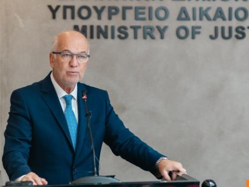 Σημαντικές πολιτικές εξελίξεις στην Ελλάδα: Αναθεώρηση, εσωκομματικές αντιπαραθέσεις και κοινωνικές μεταρρυθμίσεις