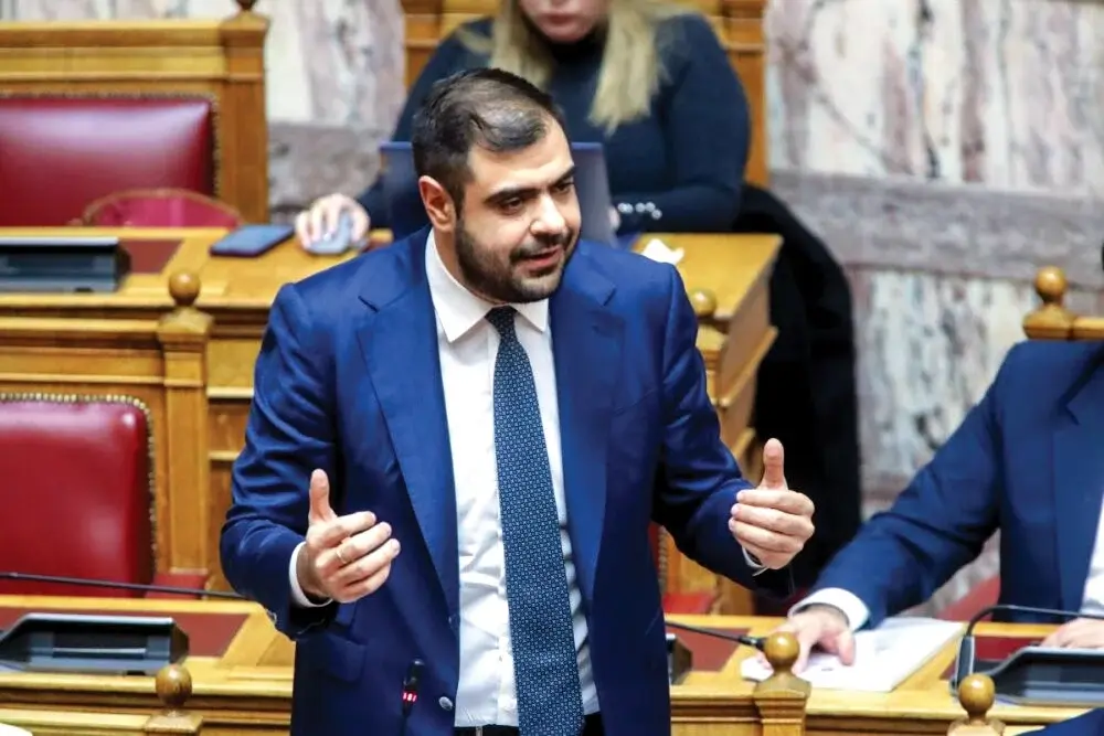 Σημαντικές πολιτικές εξελίξεις εν μέσω κρίσεων και δημοσκοπήσεων