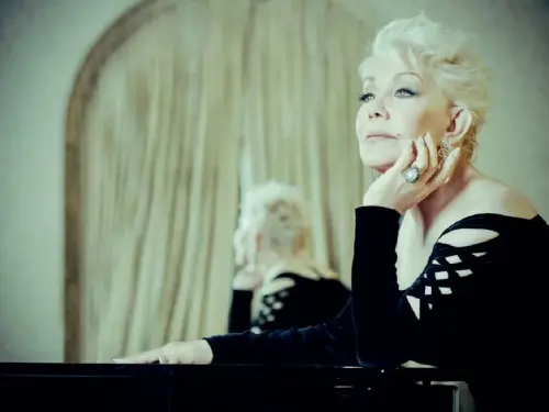 Η Μαρινέλλα: Μια ζωή γεμάτη μουσική και έρωτα