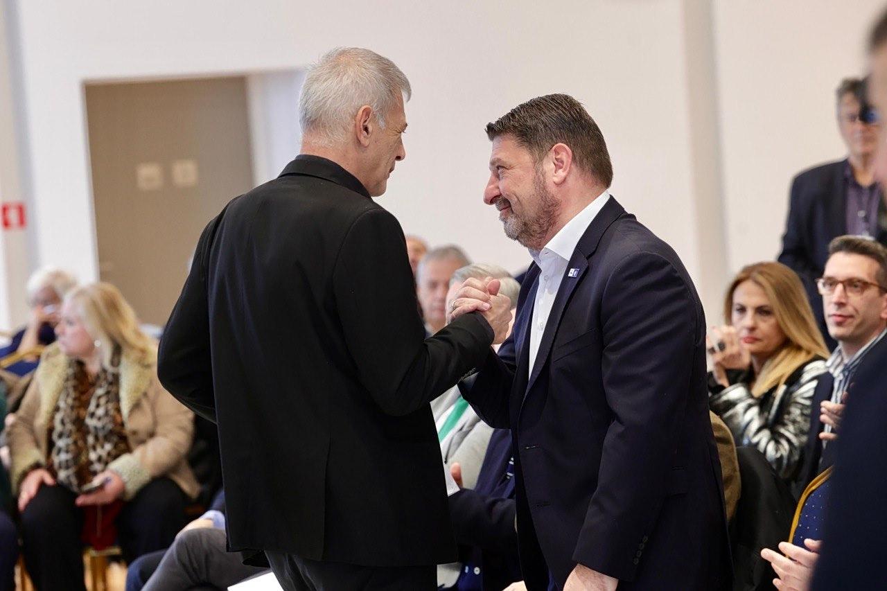 Η Συνεργασία Χαρδαλιά-Μώραλη: Νέα Ήθη για τον Πειραιά με 51 Έργα