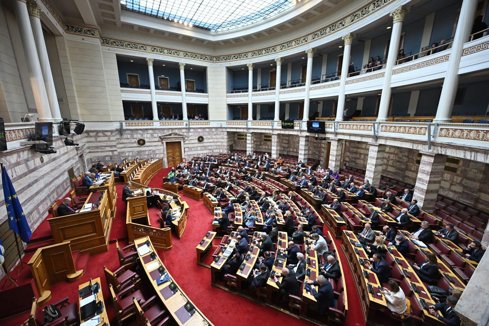 Συζητήσεις στην Ολομέλεια: Το Νομοσχέδιο του Υπουργείου Παιδείας και η Αντίκρουση της Αντιπολίτευσης