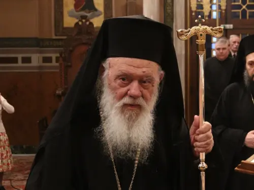 Ο αρχιεπίσκοπος Ιερώνυμος καταδικάζει τις επιθέσεις σε πολιτικούς με αφορμή τον γάμο των ομοφύλων: Η Εκκλησία δεν εκδικείται