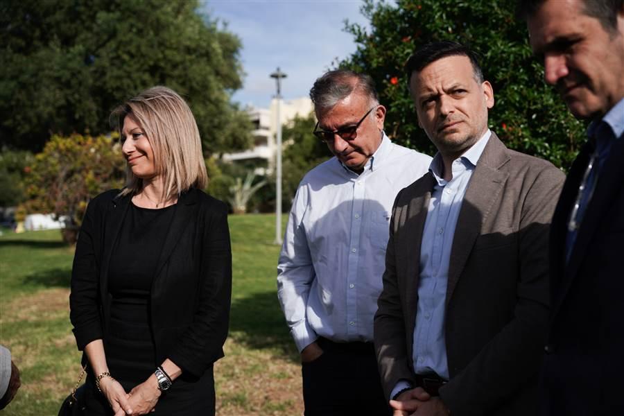 Δήμος Αθηναίων: Ανέγερση γλυπτού-μνημείου για τα θύματα του σιδηροδρομικού δυστυχήματος των Τεμπών - Χ. Δούκας: «”Το Δένδρο των Ψυχών” συμβολίζει τη ζωή και την ελπίδα»