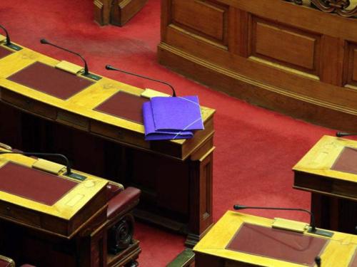 Αναταραχή στο πολιτικό στερέωμα: Σφοδρές επικρίσεις και αντιπαραθέσεις