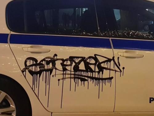 Απίστευτο: Έκανε γκράφιτι σε περιπολικό της Αστυνομίας και το ανέβασε στα social