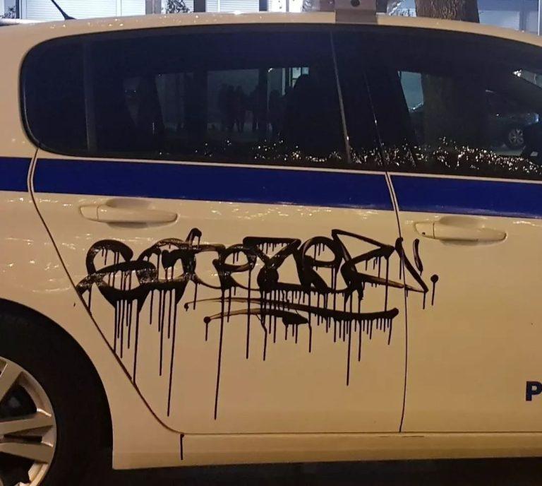 Απίστευτο: Έκανε γκράφιτι σε περιπολικό της Αστυνομίας και το ανέβασε στα social