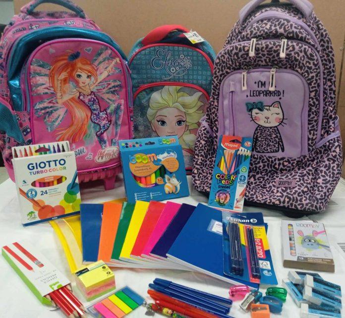 Ο Δήμος Ηρακλείου Αττικής στηρίζει οικογένειες της πόλης για την αγορά σχολικών ειδών.